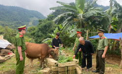 Phát huy vai trò của người có uy tín trong công tác giảm nghèo ở tỉnh Sơn La