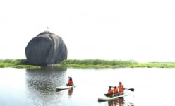 Một nơi ở Đồng Nai có 'cánh đồng đá' kỳ lạ, người lớn, trẻ con đang đến xem