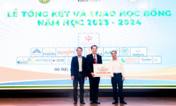 Mavin trao học bổng cho sinh viên nghèo vượt khó