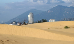 Tiểu sa mạc Sahara ở Ninh Thuận là một đồi cát cách Phan Rang-Tháp Chàm 7km, cảnh đẹp như phim