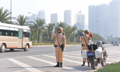 Thiếu niên 'xăm trổ', 'ngổ ngáo' sẽ được CSGT Hà Nội tiếp tục 'quan tâm'