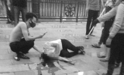 Chủ nhà và thợ làm chém nhau giữa phố vì mâu thuẫn 'thi công gây sập trần'