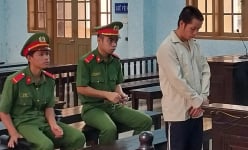 Nhiều lần xâm hại tình dục con riêng của vợ, đối tượng bị tuyên án 20 năm tù