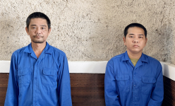 Tranh giành khách hàng, 2 người đàn ông chém nhau  thương tích