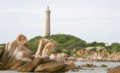 Đây là ngọn hải đăng cổ xưa nhất Đông Nam Á, giữ kỷ lục cao nhất Việt Nam tọa lạc bên bờ biển Bình Thuận