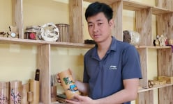 Chàng trai trẻ kiếm tiền tỷ từ 'cây trăm đốt'