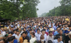 Vạn người về trẩy hội Đền Hùng ngày chính lễ, có người xuất phát từ 3 giờ sáng