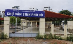 Chợ bỏ hoang ở Hà Nội: Chợ 18 tỷ xây xong 'đắp chiếu', tiểu thương chật vật buôn bán sau lớp hàng rào