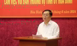 Trưởng Ban Tuyên giáo Trung ương Nguyễn Trọng Nghĩa làm việc tại Tỉnh ủy Hòa Bình