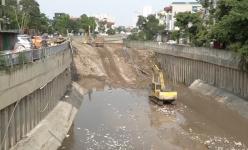 Video: Người dân khổ sở vì dự án cứng hóa kênh La Khê chậm tiến độ