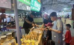 Hột cây cầy là thứ hột gì, ăn ngon cỡ nào mà hút hàng ở một Hội chợ vừa diễn ra ở Bình Phước?