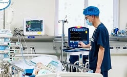 Bé 2 tuổi phát bệnh dại vì chó nhà cắn, gia đình chỉ rửa xà phòng