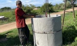 Nông dân Bình Thuận rủ nhau góp tiền làm bể chứa vỏ thuốc bảo vệ thực vật, làm lò đốt rác thải