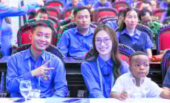 Quang Linh Vlog nhận bằng khen thanh niên tiêu biểu tỉnh Nghệ An