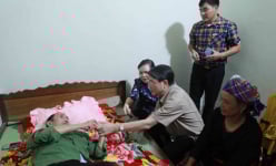 Phó Chủ tịch Quốc hội Nguyễn Đức Hải thăm và tặng quà các thương binh, gia đình liệt sĩ tại Lai Châu