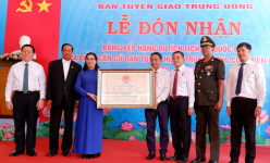 Trao bằng xếp hạng Di tích lịch sử quốc gia cho Địa điểm căn cứ Ban Tuyên huấn Trung ương Cục miền Nam
