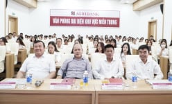 Agribank miền Trung chia sẻ kinh nghiệm trong hoạt động ngân hàng với sinh viên Trường Đại học kinh tế - Đại học Huế