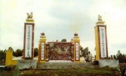Ở một huyện của Quảng Nam có 2 ngôi mộ cổ đã 600 năm, mộ người cháu hoành tráng, mộ ông cố hiu hắt