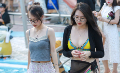 Hàng nghìn người đổ về công viên nước hồ Tây vui chơi, giải nhiệt trong ngày đầu nghỉ lễ Quốc khánh