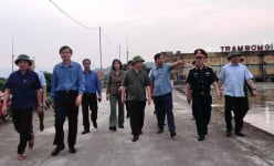 Phó Thủ tướng Trần Hồng Hà kiểm tra công tác khắc phục hậu quả sau bão số 3 tại Ninh Bình