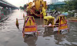Hà Nội ngập hơn 40 điểm sau trận mưa lớn