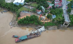 Vụ sập cầu Phong Châu: Chụp ảnh ghi hình quá trình trục vớt để điều tra, khẩn trương lắp đặt cầu phao nối 2 bờ