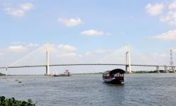 Từ sông Mê Kông, nước đổ về đầu nguồn sông Cửu Long, dân đón lũ, đón bắt cá đồng ngon