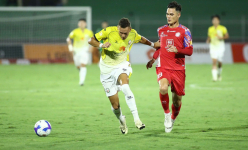 CLB Bình Định 'vá' hàng thủ bằng trung vệ Colombia cao 2m?