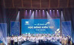Vinschool trao Học bổng Kiến tạo cho 30 học sinh xuất sắc vượt khó