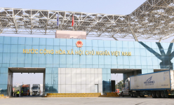 Hơn 1.700 tấn hàng hoá xuất nhập khẩu qua Móng Cái trong ngày đầu năm 2025
