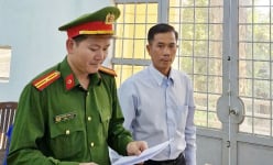 Khởi tố nguyên Giám đốc Văn phòng Đăng ký đất đai Chi nhánh Châu Phú