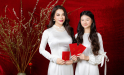 Trương Ngọc Ánh cùng con gái rạng rỡ trong bộ ảnh áo dài, gửi lời chúc tới khán giả