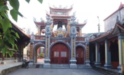 Tổng đốc đầu tiên ở Bắc Ninh là một quan to nhà Nguyễn không có con, tài sản riêng, dân gọi là 'Phật'