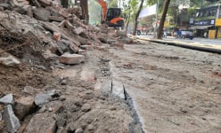 Hà Nội: Hạ rào Công viên Tuổi trẻ Thủ đô, 'phá' luôn vỉa hè vừa lát đá?