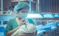 Bộ Chính trị: Không xử lý kỷ luật trường hợp đảng viên sinh con thứ 3 trở lên