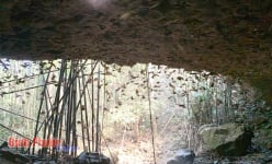 Sâu trong vườn quốc gia Bù Gia Mập, có hang Dơi ít người biết, bên trong có hồ nước chưa cạn bao giờ