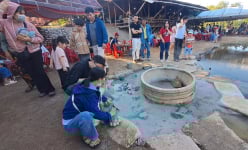 Dân tình đang kéo lên vùng rừng này ở Bình Định, tụm 5 tụm 3 luộc trứng dưới suối, rôm rả ra trò