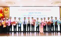 Thành lập, hợp nhất, tổ chức lại các cơ quan thuộc UBND tỉnh Kiên Giang, bổ nhiệm các Giám đốc Sở