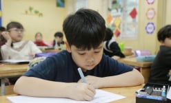 Bộ Chính trị quyết định miễn học phí cho học sinh phổ thông công lập 