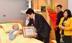 Chủ tịch nước Lương Cường trao Huy hiệu 65 năm tuổi Đảng tặng nguyên Chủ tịch nước Trần Đức Lương