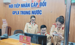 Ngày đầu tiên Cảnh sát giao thông Hà Nội cấp, đổi giấy phép lái xe cho người dân diễn ra thế nào?