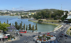 Lâm Đồng ở Tây Nguyên, Bình Thuận thuộc Nam Trung Bộ, vậy mà xa xưa một phần đất Lâm Đồng từng thuộc tỉnh Bình Thuận