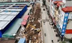 Hà Nội: Đường Nguyễn Tuân 'gồng mình' giữa rừng cao ốc, bao giờ hết cảnh ngổn ngang?