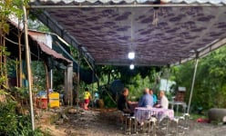 Rút dây cắm sạc điện thoại, một nam sinh bị điện giật tử vong