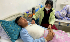 Vụ tàu cá Nghệ An bị chìm khi đang trên đường về lạch Quèn, thuyền viên kể lại những gì?
