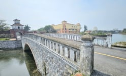 2 tỉnh Quảng Bình, Quảng Trị xưa chung một tên, nay mỗi tỉnh có một thế mạnh nổi trội, đó là lĩnh vực gì?