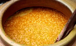 Ở tỉnh Hưng Yên có thứ nước chấm sóng sánh, thơm lừng, trước đem tiến vua nay tự tin mang đi bán khắp thế giới