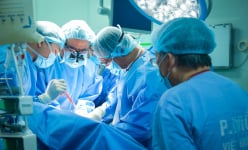 Người cha quân nhân nuốt nước mắt, hiến tạng con trai 18 tuổi, hồi sinh sự sống cho 4 người
