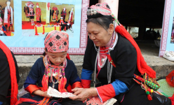 Thêu trang phục dân tộc Dao Thanh Y ở Quảng Ninh tạo việc làm, thu nhập tốt, bán 12 triệu/bộ