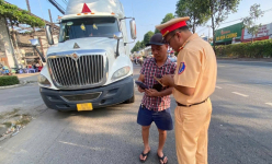 CSGT trích xuất dữ liệu từ thiết bị giám sát hành trình, thiết bị ghi nhận hình ảnh để xử lý tài xế
